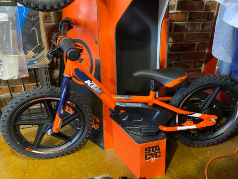 StaCyc KTM Factory Replica 16E Stability Cycle for 4-7 Year Olds